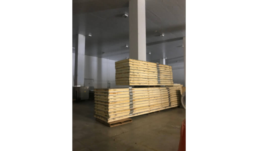 131 X 145 X 30 Drive In Cooler
