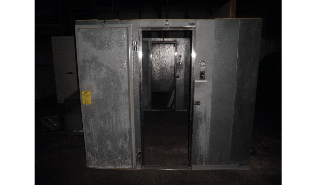 8 X 20 X 8 Cooler / Freezer Combination Box