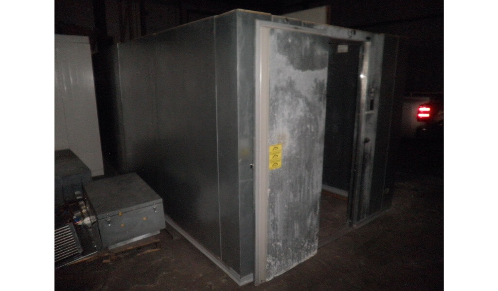 8 X 20 X 8 Cooler / Freezer Combination Box